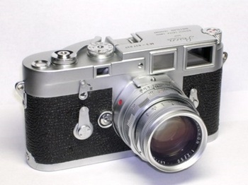 Leica-2.jpg